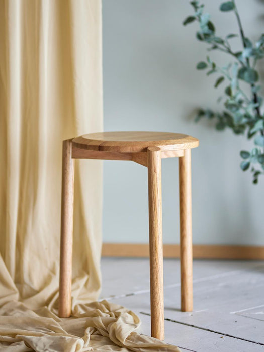 Gil Stool, Nature, Oak